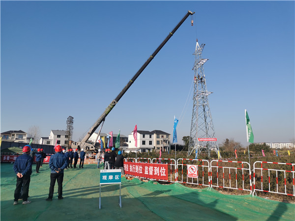 流動式起重機(jī)組塔對接裝置試點