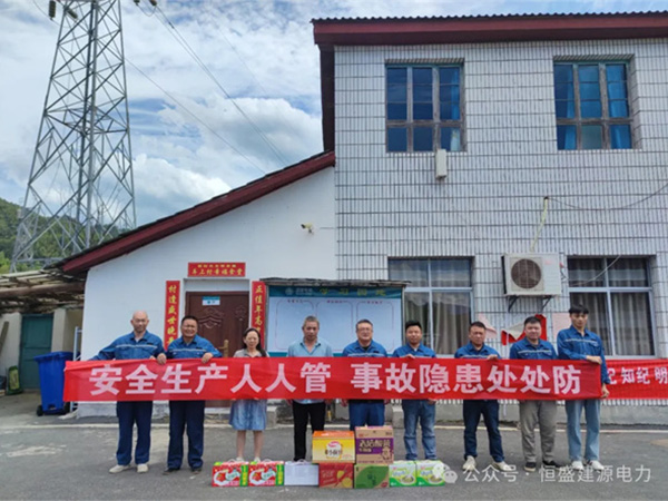高溫酷暑送清涼，情系一線(xiàn)暖人心